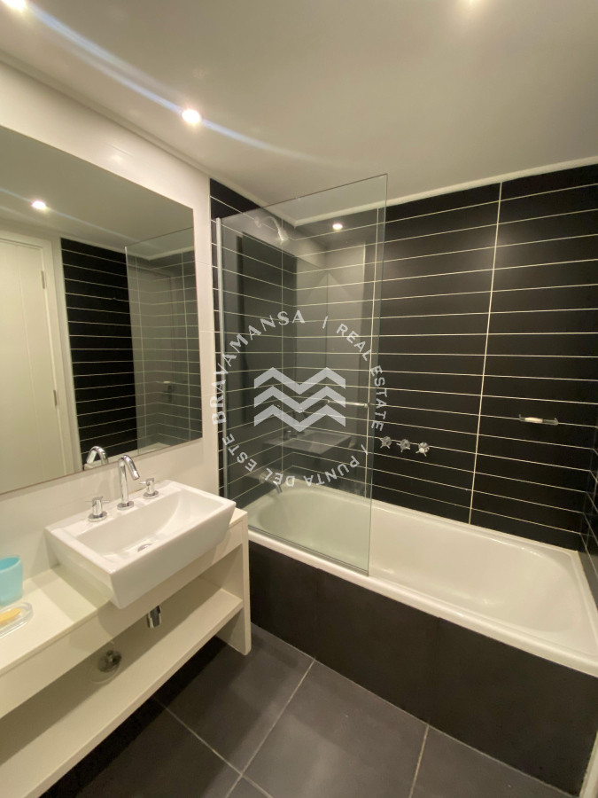 Apartamento ID.469 - Penthouse en alquiler invernal - temporal, Playa Brava Punta del Este