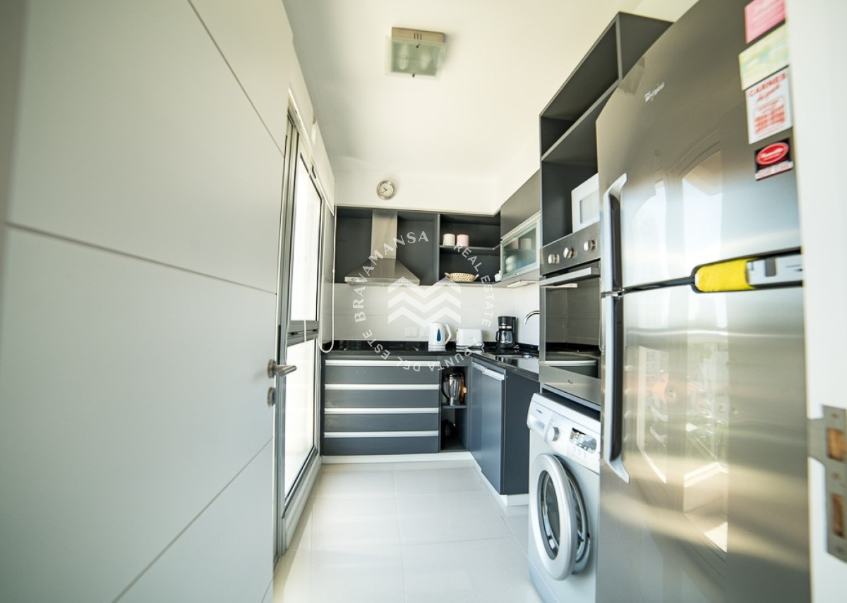 Apartamento ID.468 - Apartamento en alquiler temporal, 2 dormitorios y 2 baños, Playa Brava