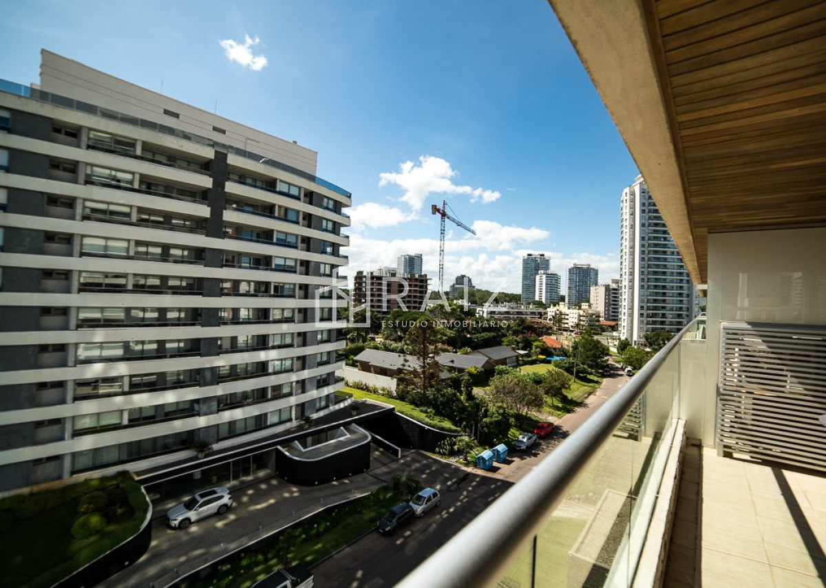 Apartamento ID.10373 - Apartamento en alquiler temporal, 2 dormitorios y 2 baños, Playa Brava