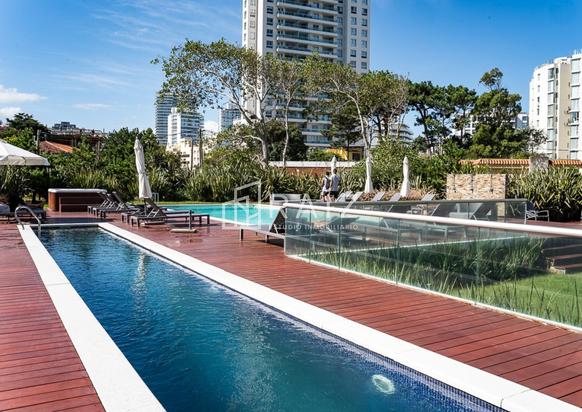 Apartamento ID.10373 - Apartamento en alquiler temporal, 2 dormitorios y 2 baños, Playa Brava