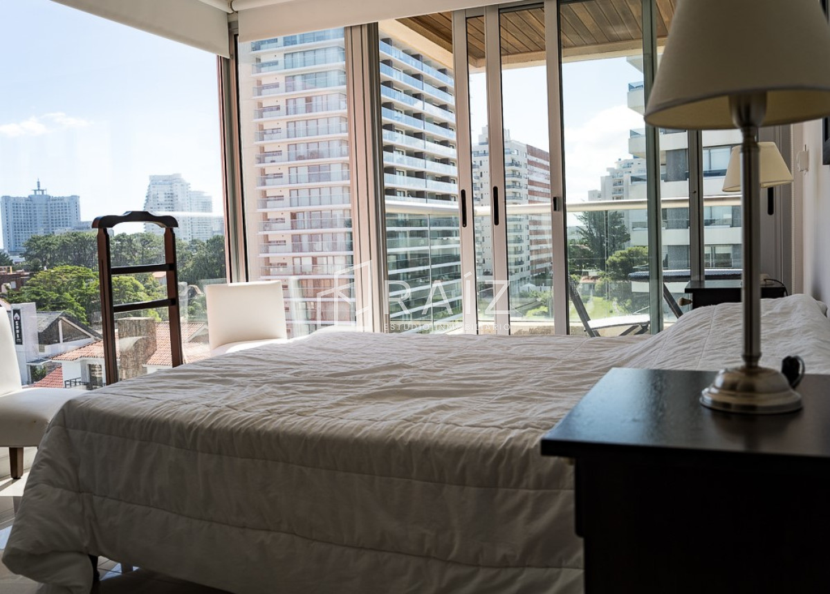 Apartamento ID.10373 - Apartamento en alquiler temporal, 2 dormitorios y 2 baños, Playa Brava