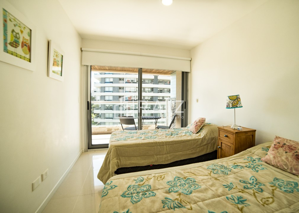 Apartamento ID.10373 - Apartamento en alquiler temporal, 2 dormitorios y 2 baños, Playa Brava