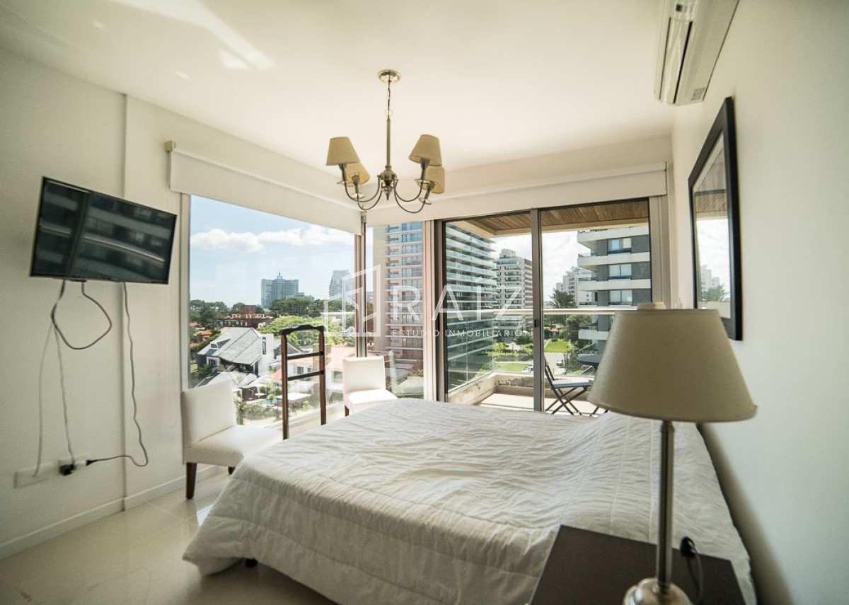 Apartamento ID.10373 - Apartamento en alquiler temporal, 2 dormitorios y 2 baños, Playa Brava