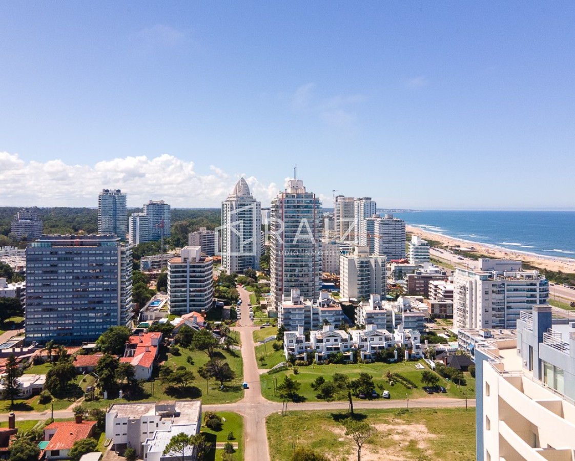 Apartamento ID.10373 - Apartamento en alquiler temporal, 2 dormitorios y 2 baños, Playa Brava