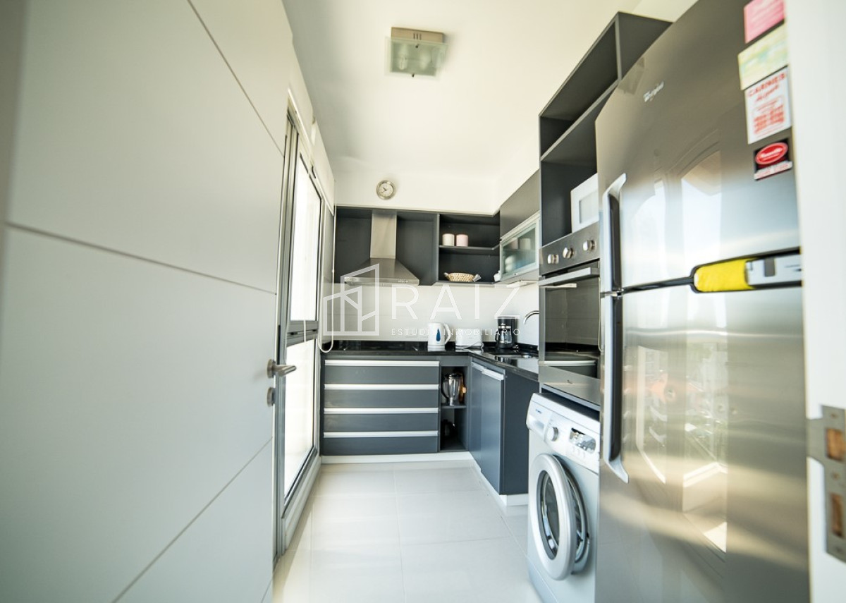 Apartamento ID.10373 - Apartamento en alquiler temporal, 2 dormitorios y 2 baños, Playa Brava