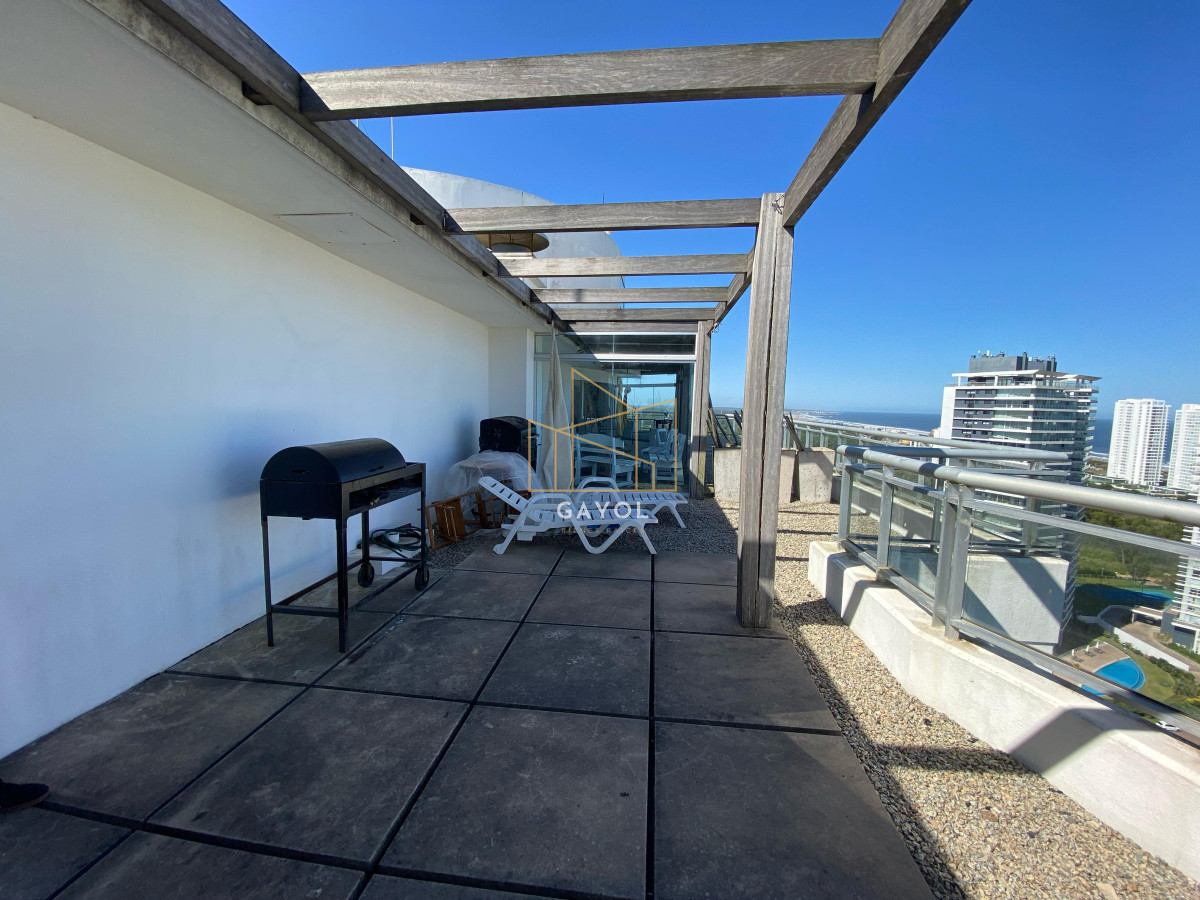 Apartamento ID.1256 - Penthouse en alquiler anual, Playa Brava Punta del Este