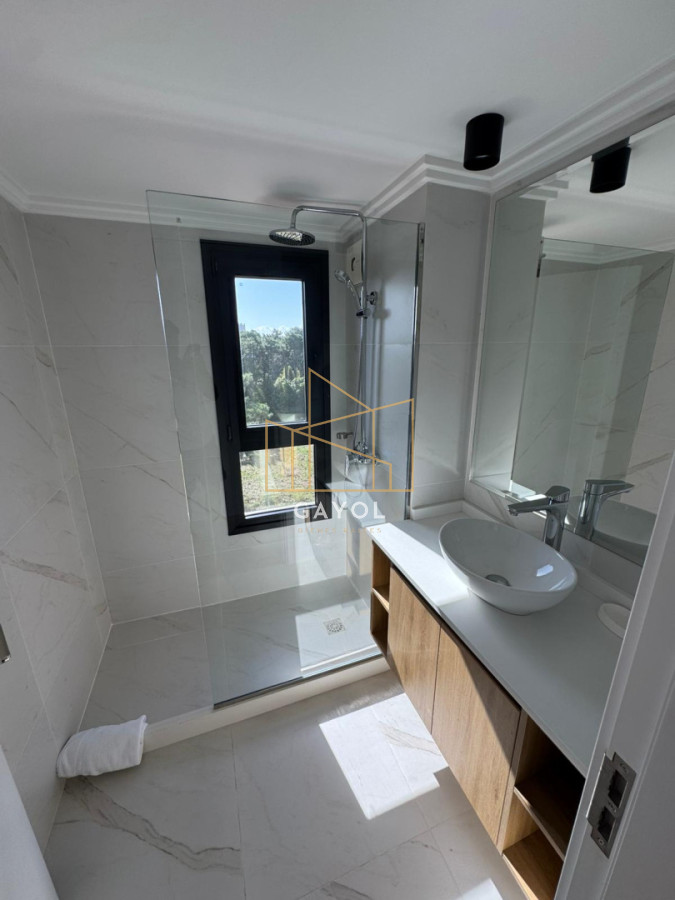 Apartamento ID.1258 - Apartamento en alquiler anual, 2 dormitorios, 2 baños, Parada 15, Punta del Este