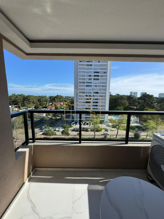 Apartamento ID.1258 - Apartamento en alquiler anual, 2 dormitorios, 2 baños, Parada 15, Punta del Este