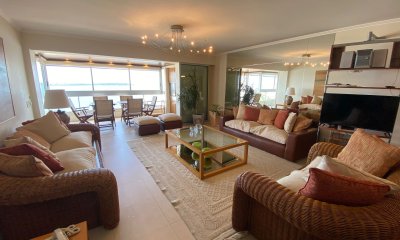 Apartamento en venta de 3 dormitorios en Punta del Este