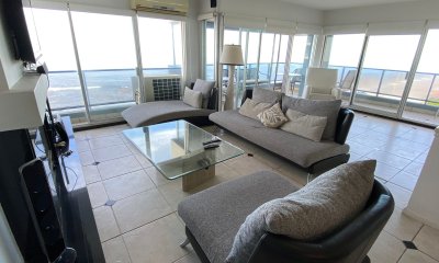 Venta apto 3 dormitorios primera linea playa brava