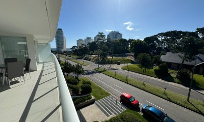 Apartamento en venta y alquiler temporal, Playa Mansa, Punta del Este