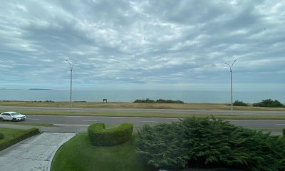 Venta de apartamento en primera línea, Pinares, Playa mansa,
