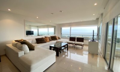 Venta y alquiler temporal, penthouse duplex de 5 dormitorios más dependencia