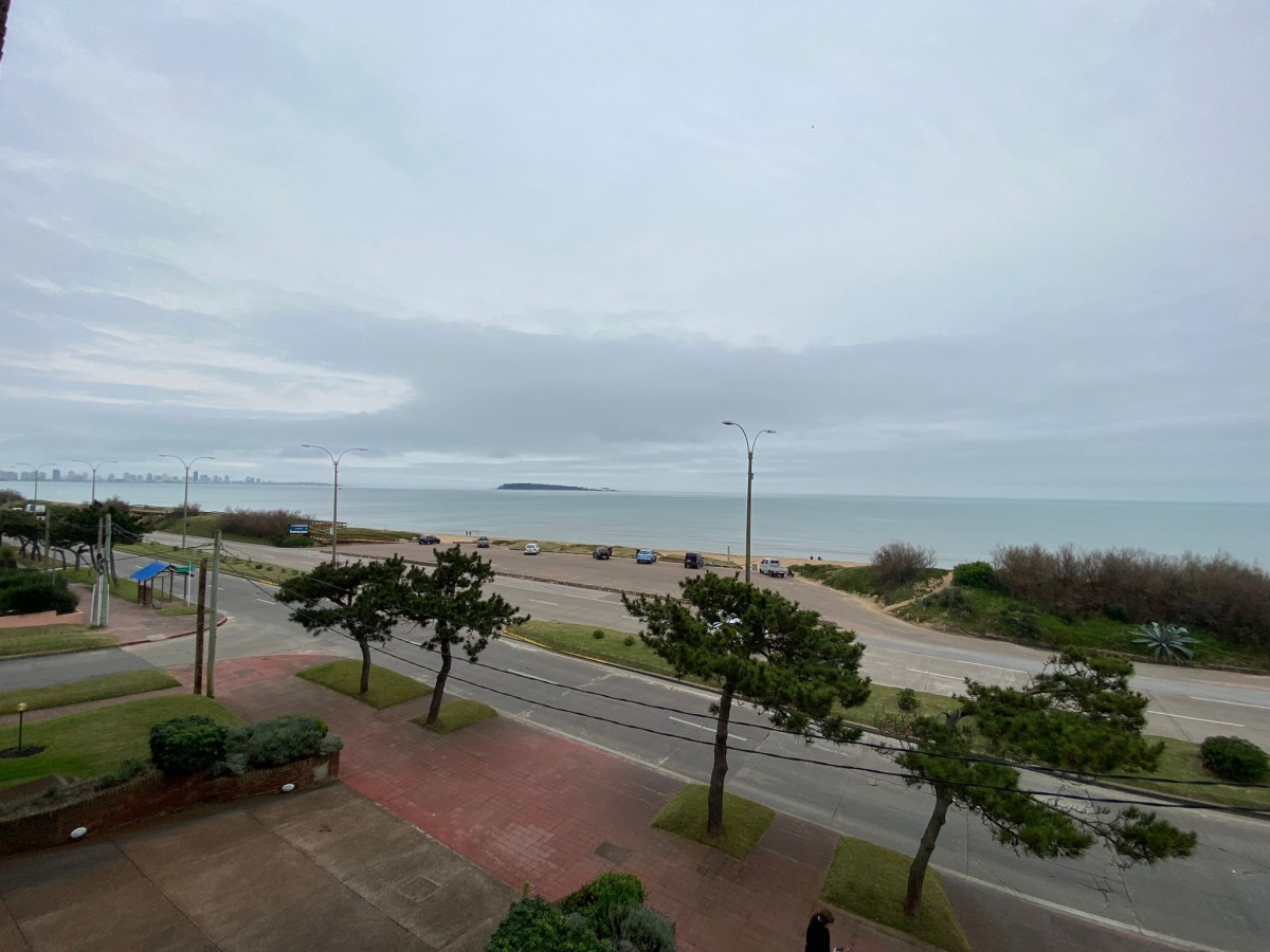 Apartamento en venta de 3 dormitorios primera linea, Mansa