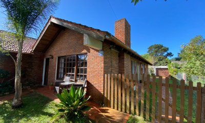 Casa en Venta de 2 dormitorios y dependecia en Pinares