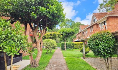 Casa en venta de 2 dormitorios y 2 baños, en barrio privado en playa mansa, Punta del este