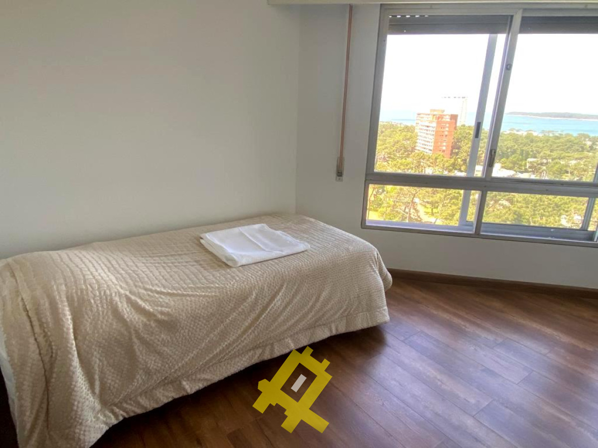 Apartamento ID.83 - Apartamento en BORA BORA con excelente vista. 3 dorm 2 baños y servicio- cochera