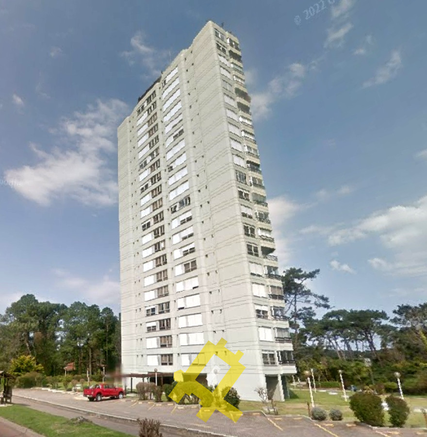 Apartamento ID.83 - Apartamento en BORA BORA con excelente vista. 3 dorm 2 baños y servicio- cochera