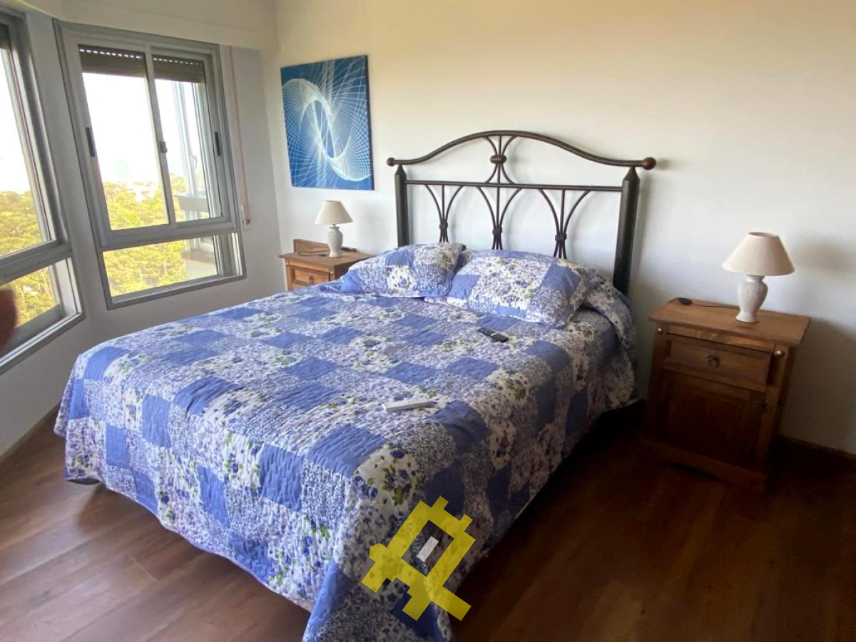Apartamento ID.83 - Apartamento en BORA BORA con excelente vista. 3 dorm 2 baños y servicio- cochera