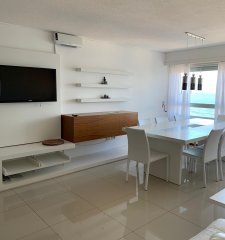 Hermoso Apartamento con vista a Playa Brava