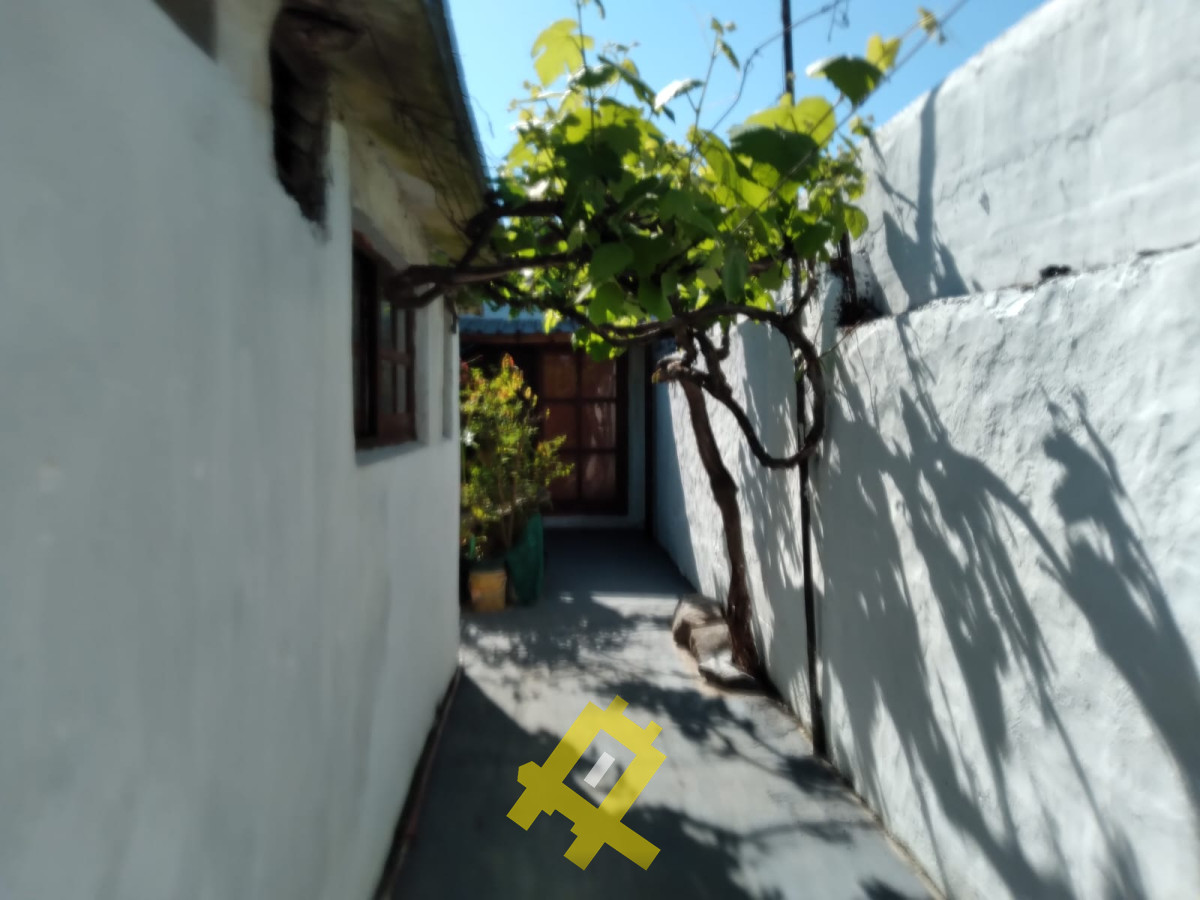 Casa ID.116 - Casa en Barrio Sarubi