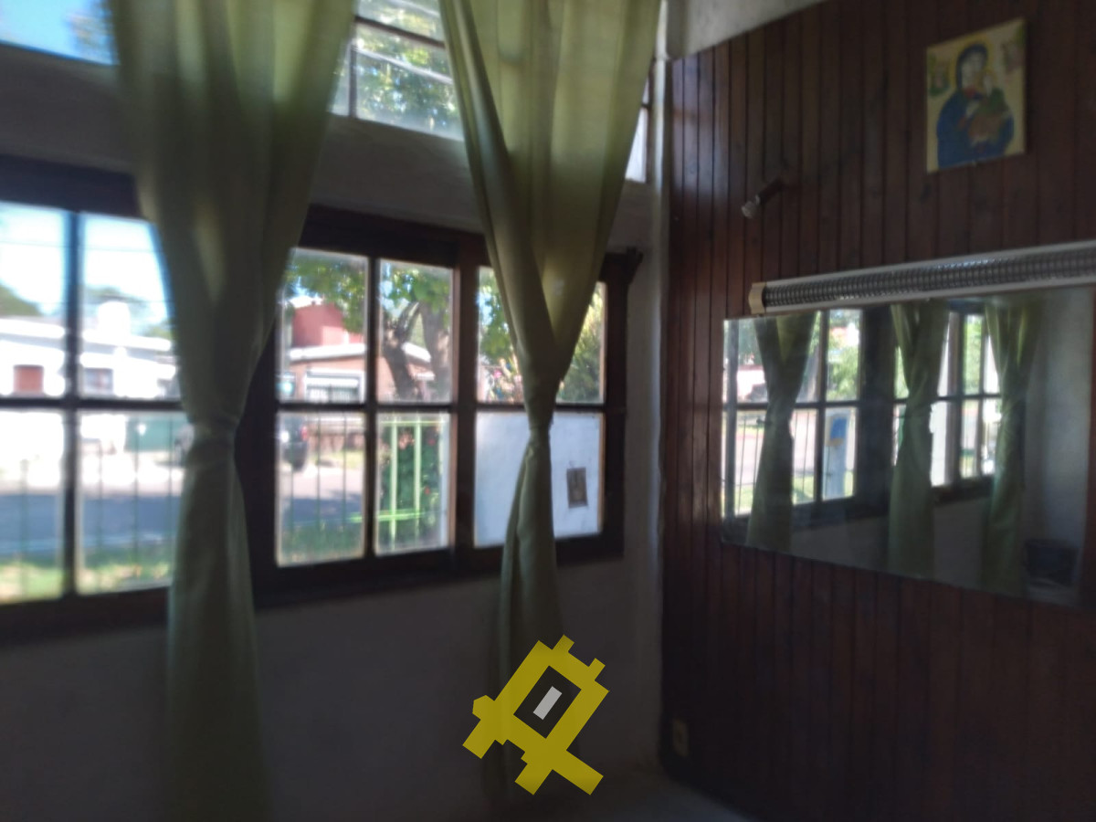 Casa ID.116 - Casa en Barrio Sarubi