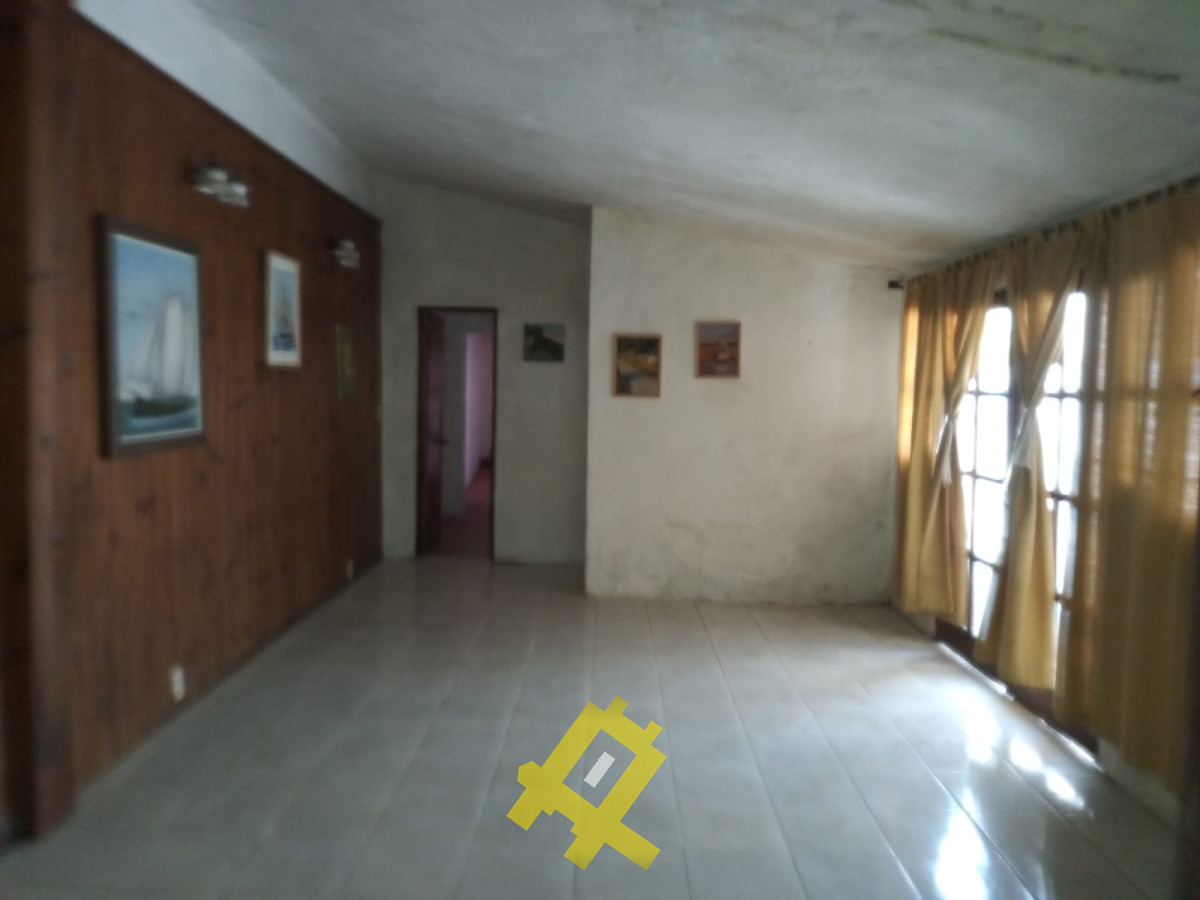 Casa ID.116 - Casa en Barrio Sarubi