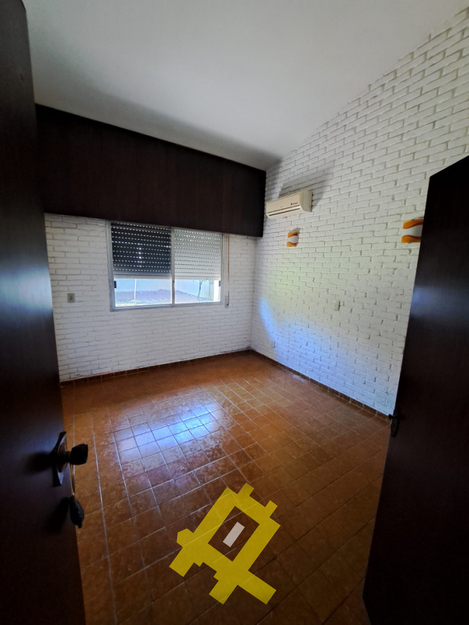 Casa ID.151 - Chalet en Venta barrio California Park