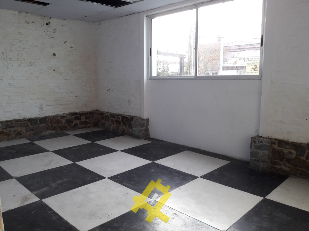 Local Comercial ID.12 - AMPLIO LOCAL EN VENTA, CENTRO DE MALDONADO. 