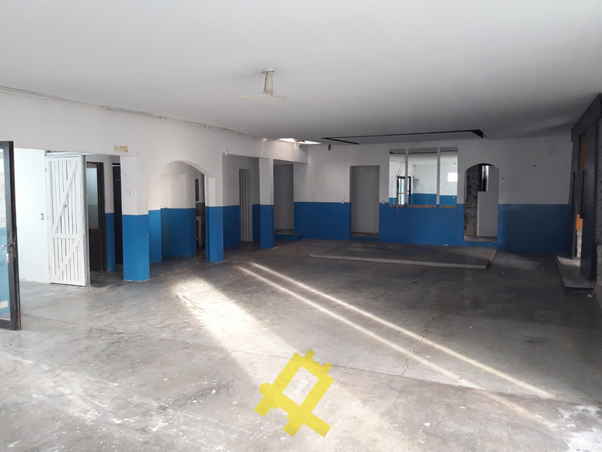 Local Comercial ID.12 - AMPLIO LOCAL EN VENTA, CENTRO DE MALDONADO. 