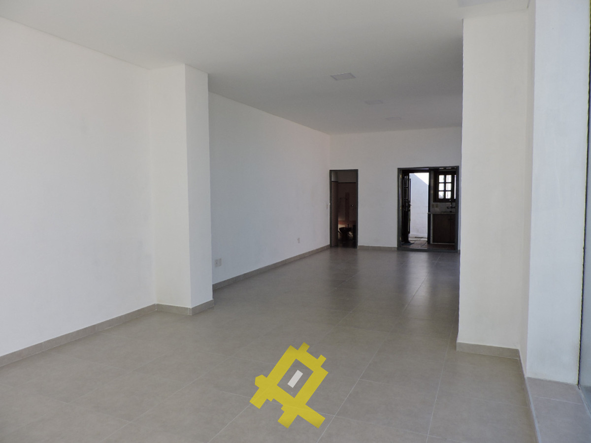 Local Comercial ID.154 - Excelente local esquina Centro de Maldonado