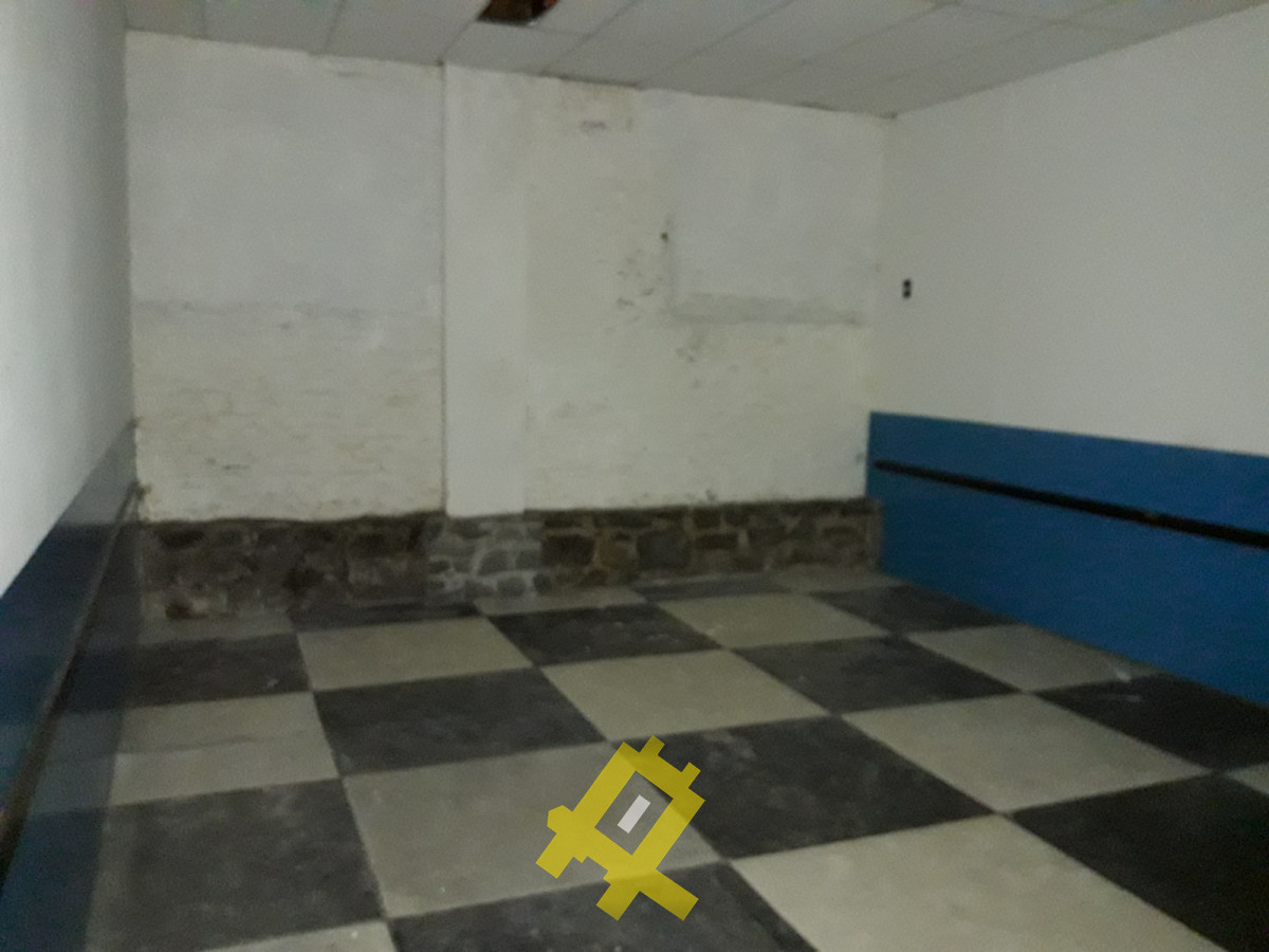 Local Comercial ID.12 - AMPLIO LOCAL EN VENTA, CENTRO DE MALDONADO. 