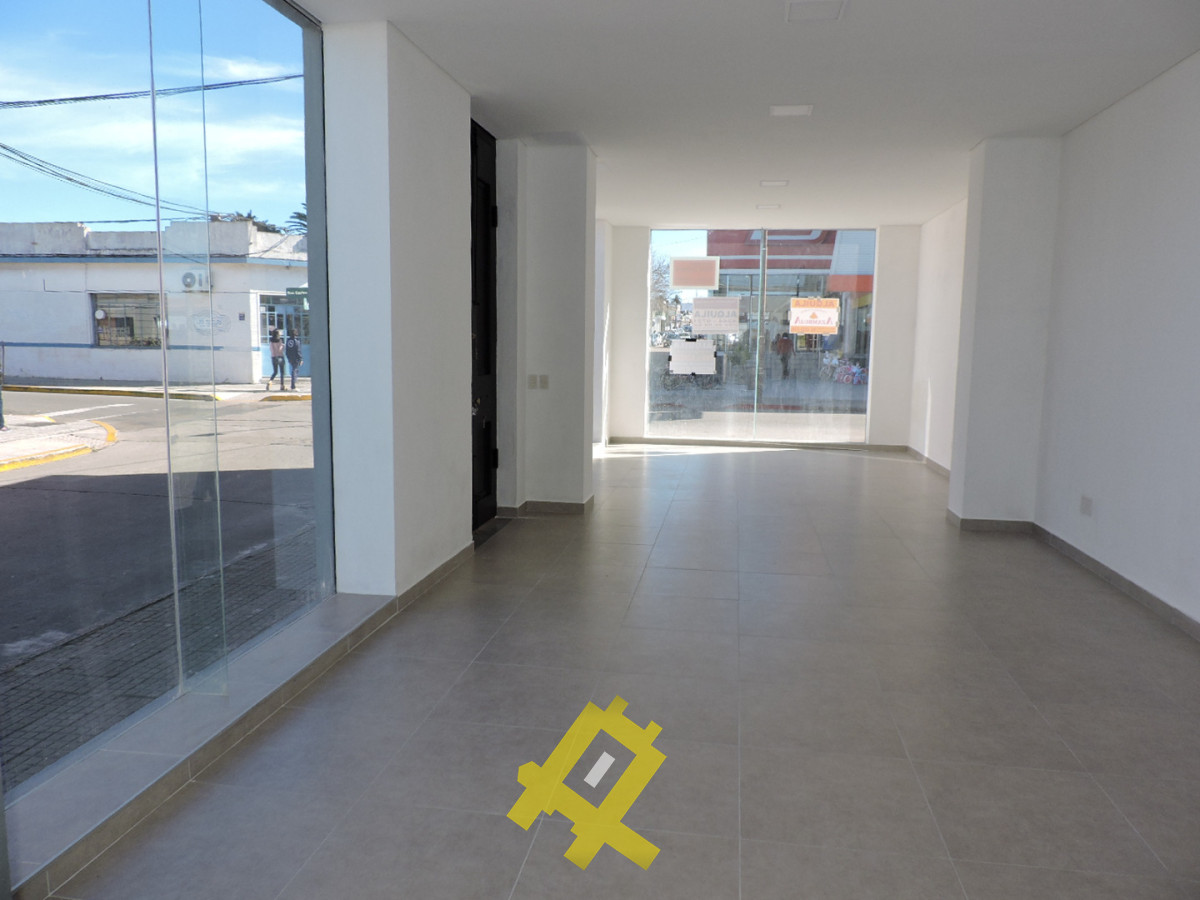 Local Comercial ID.154 - Excelente local esquina Centro de Maldonado