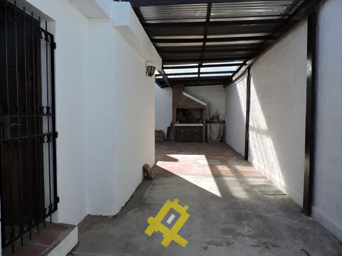 Local Comercial ID.154 - Excelente local esquina Centro de Maldonado
