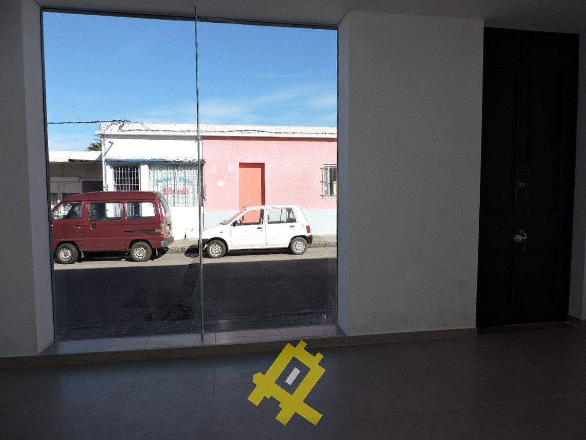 Local Comercial ID.154 - Excelente local esquina Centro de Maldonado