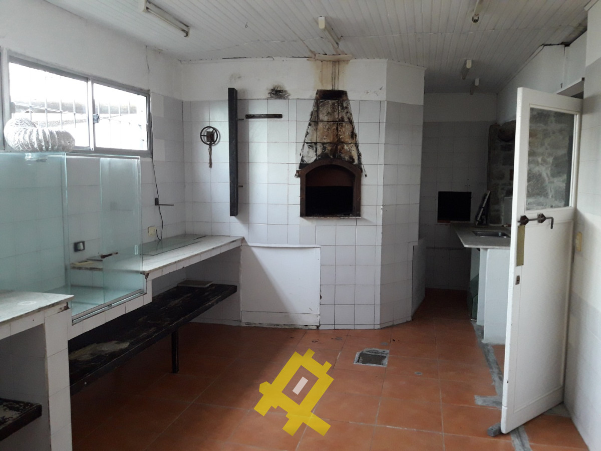Local Comercial ID.12 - AMPLIO LOCAL EN VENTA, CENTRO DE MALDONADO. 
