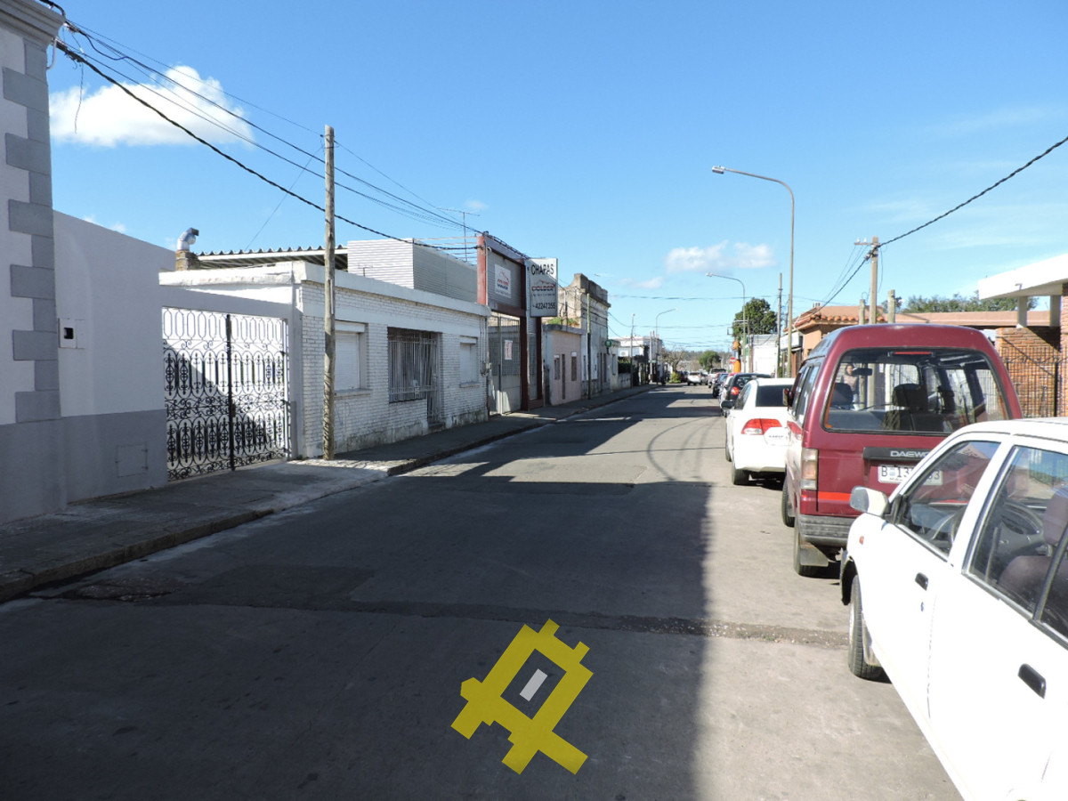 Local Comercial ID.154 - Excelente local esquina Centro de Maldonado
