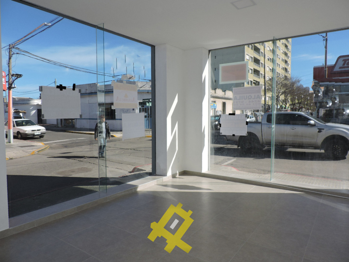 Local Comercial ID.154 - Excelente local esquina Centro de Maldonado