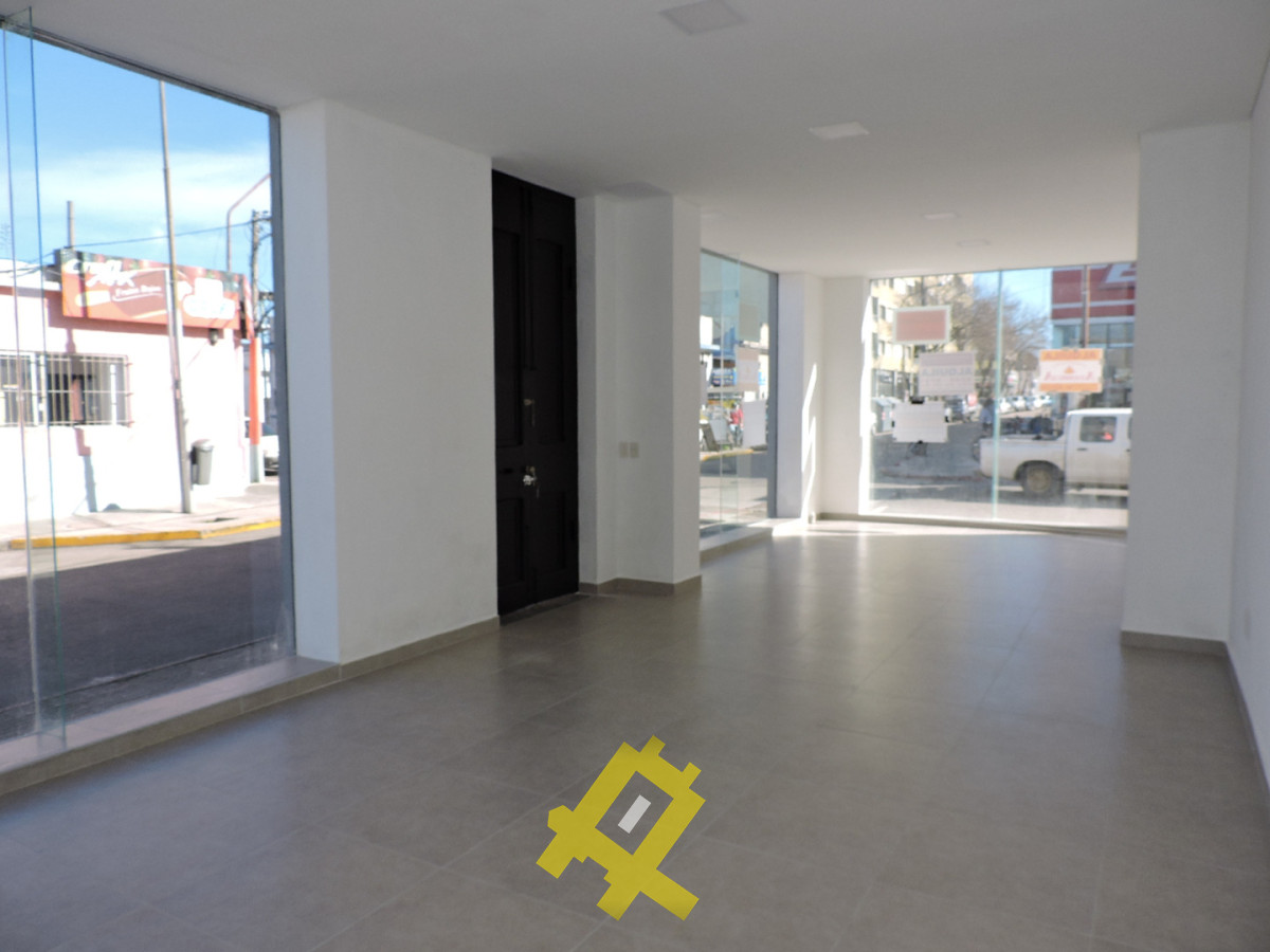 Local Comercial ID.154 - Excelente local esquina Centro de Maldonado