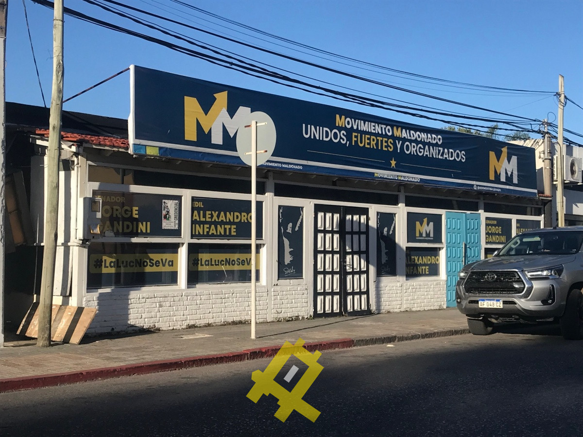 Local Comercial ID.31 - Amplio local sobe Avenida 3 d efebrero 