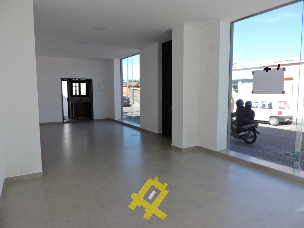Local Comercial ID.154 - Excelente local esquina Centro de Maldonado
