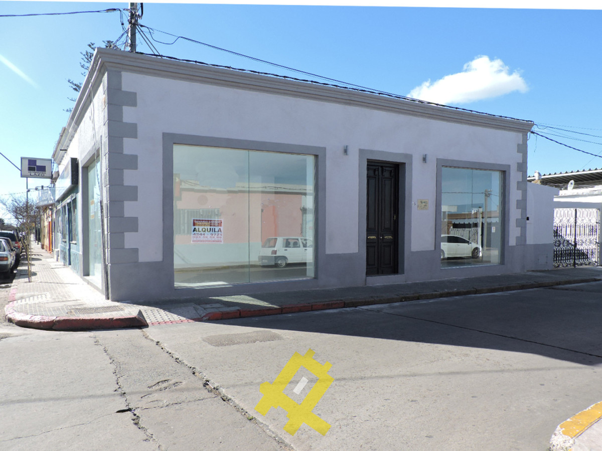 Local Comercial ID.154 - Excelente local esquina Centro de Maldonado