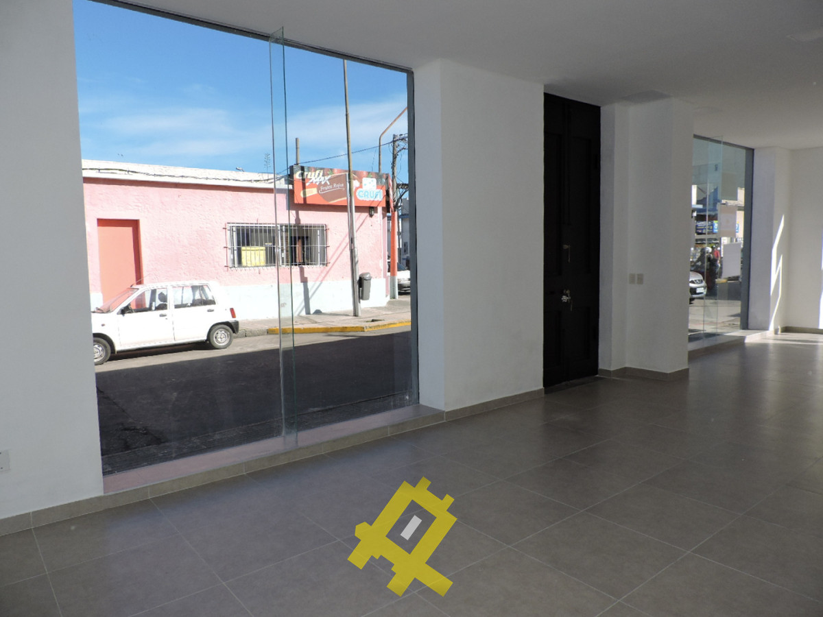 Local Comercial ID.154 - Excelente local esquina Centro de Maldonado