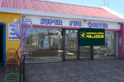 Excelente local sobre avenida