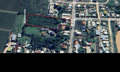 AMPLIO TERRENO EN CANELONES CON CONSTRUCCIONES