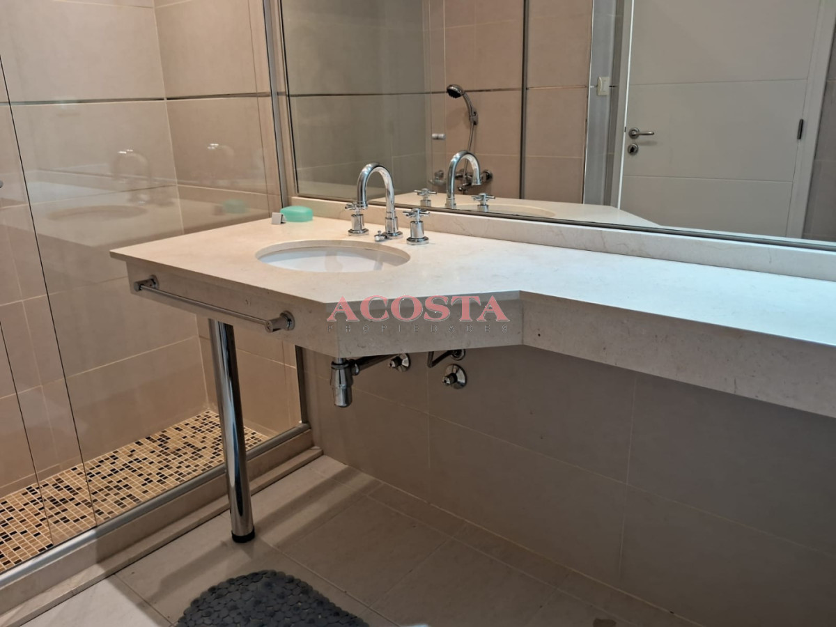 Apartamento ID.152 - pent house en zona de playa brava 