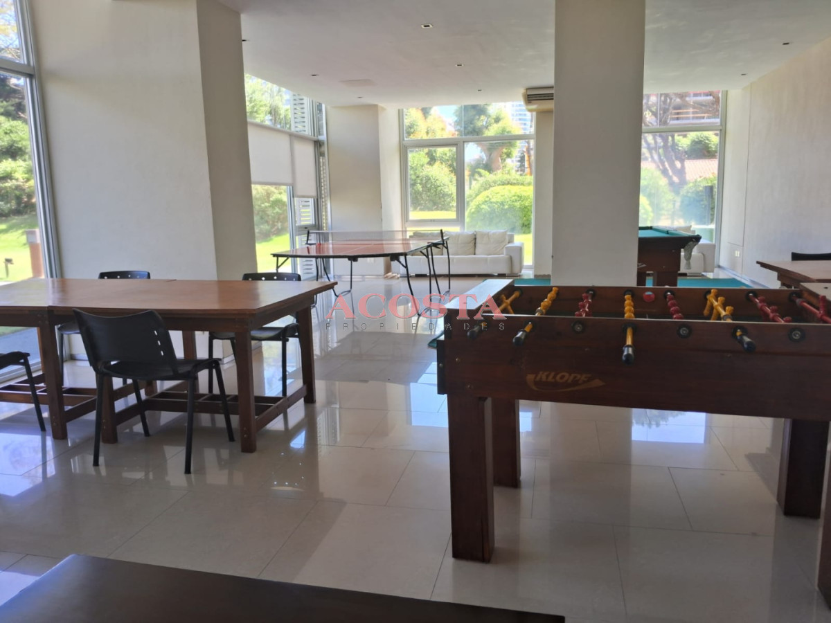 Apartamento ID.152 - pent house en zona de playa brava 