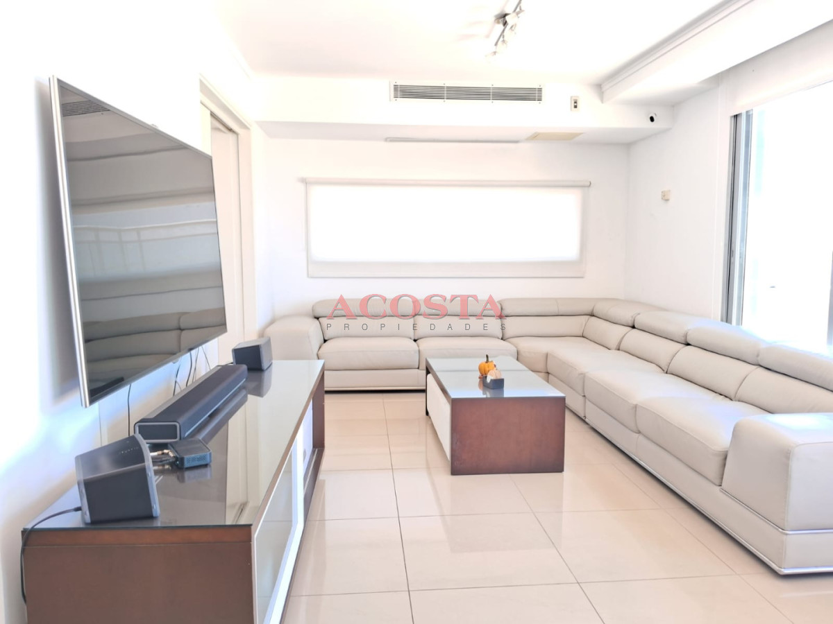 Apartamento ID.152 - pent house en zona de playa brava 