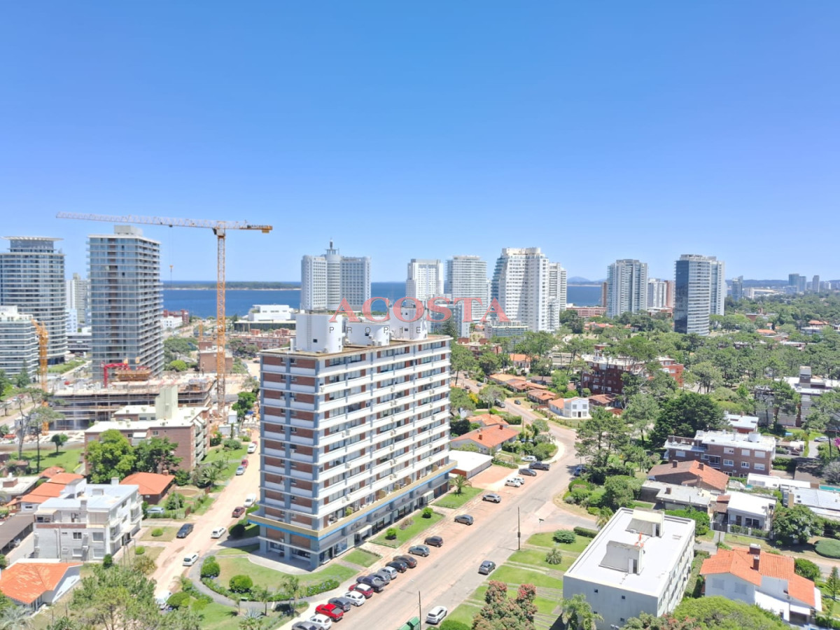 Apartamento ID.152 - pent house en zona de playa brava 