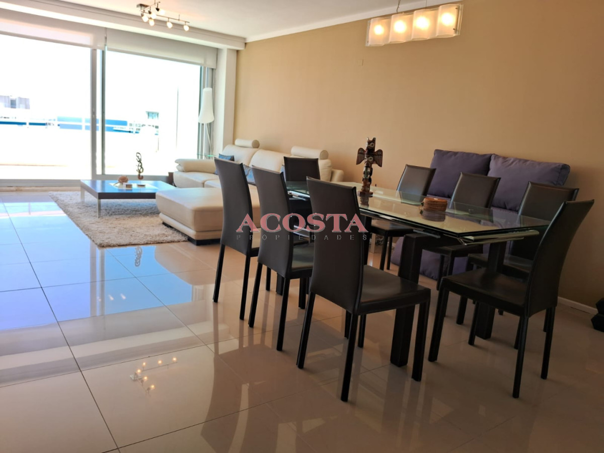 Apartamento ID.152 - pent house en zona de playa brava 